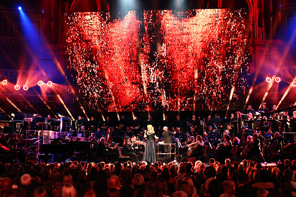 Концерт бесплатное видео. Royal Albert Hall Auditorium рок концерт. Масштабный концерт. Самые масштабные сцены. Концертные площадки России.